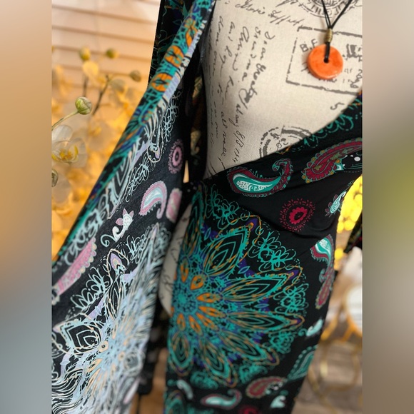 Forever wrap around dress & ceramic necklace. - Picture 6 of 10